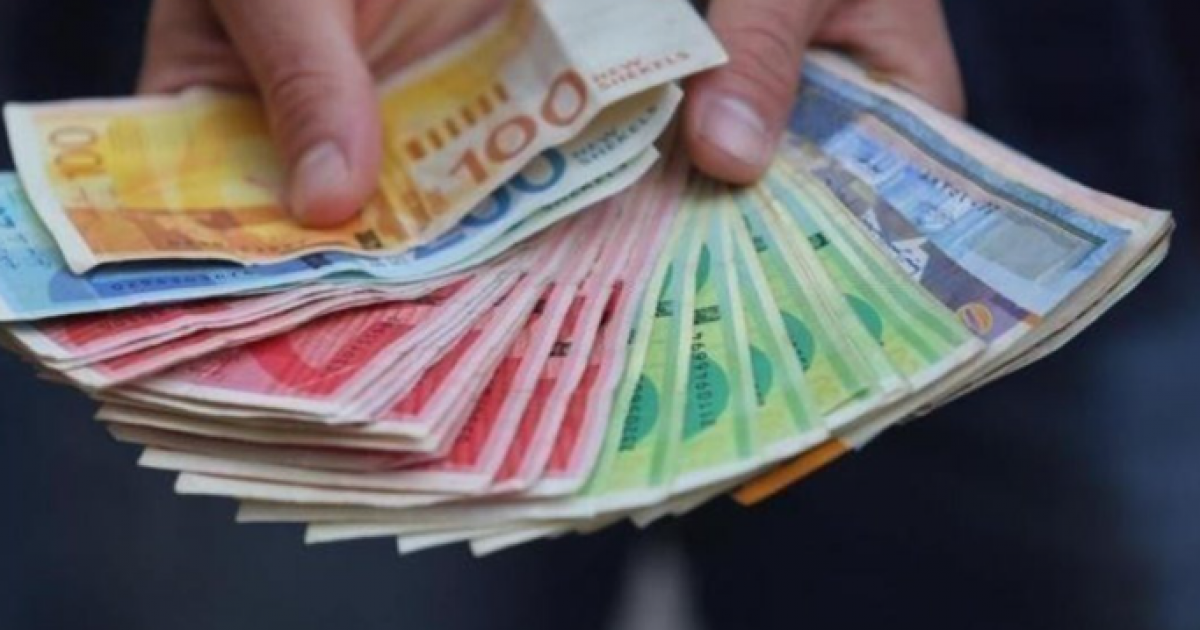 المالية: رواتب الموظفين عن شهر أيار اليوم الأحد بنسبة لا تقل عن 50%