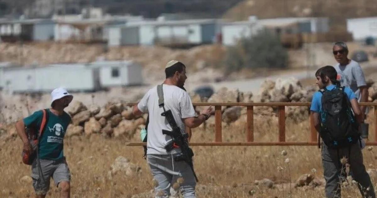اعتداءات المستوطنين بالضفة والقدس.. حرق وسرقة وتجريف واستهداف للمواطنين وممتلكاتهم