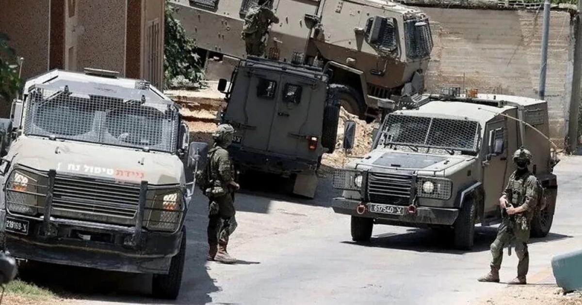 بالاسماء: 12 معتقلا بالضفة منذ فجر اليوم