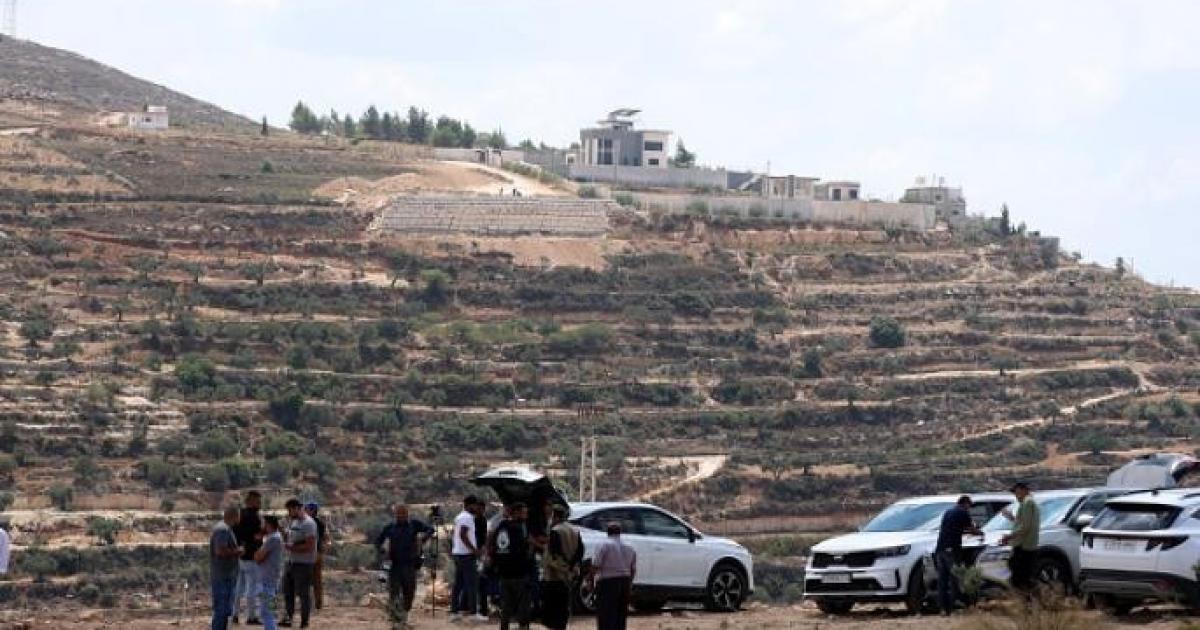 قصرة محاصرة لليوم للـ29 على التوالي بعد منع نشطاء من إدخال الطعام لهم بالأمس
