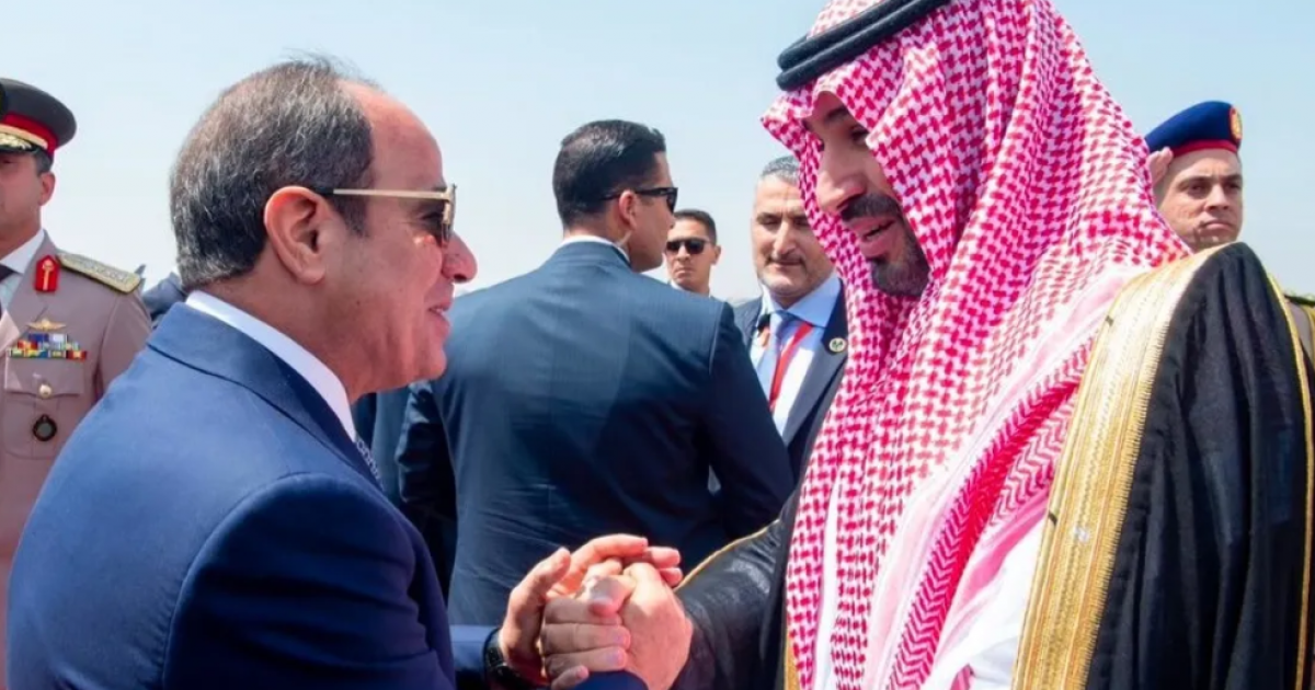 ولي العهد السعودي يصل إلى مصر في زيارة عمل