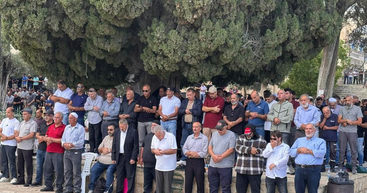 70 ألف مصلٍّ يؤدون صلاة الجمعة في المسجد الأقصى المبارك