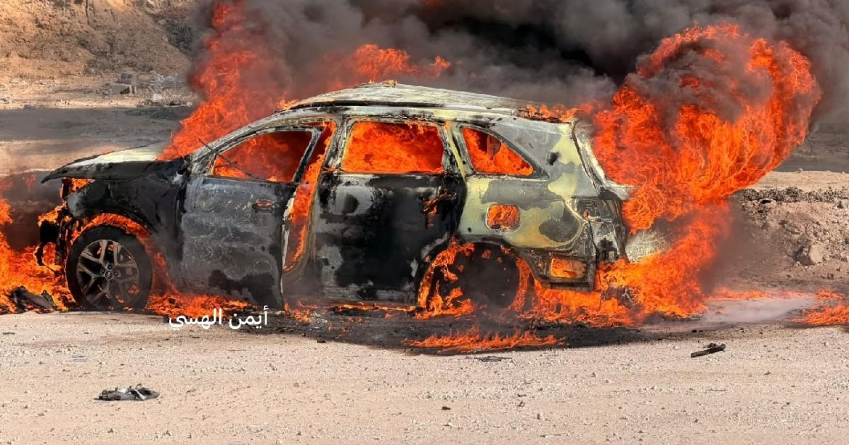 شهيدان وإصابات بقصف مركبتين في دير البلح وغزة