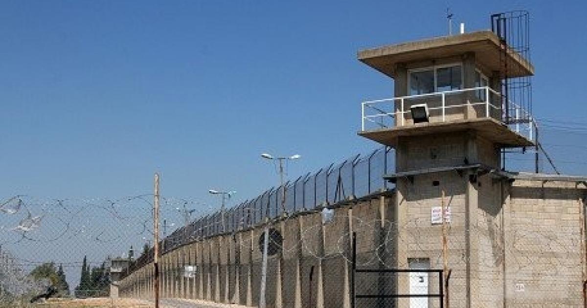 هيئة الأسرى: أوضاع صحية وإنسانية صعبة لثلاثة أسرى في "عوفر"