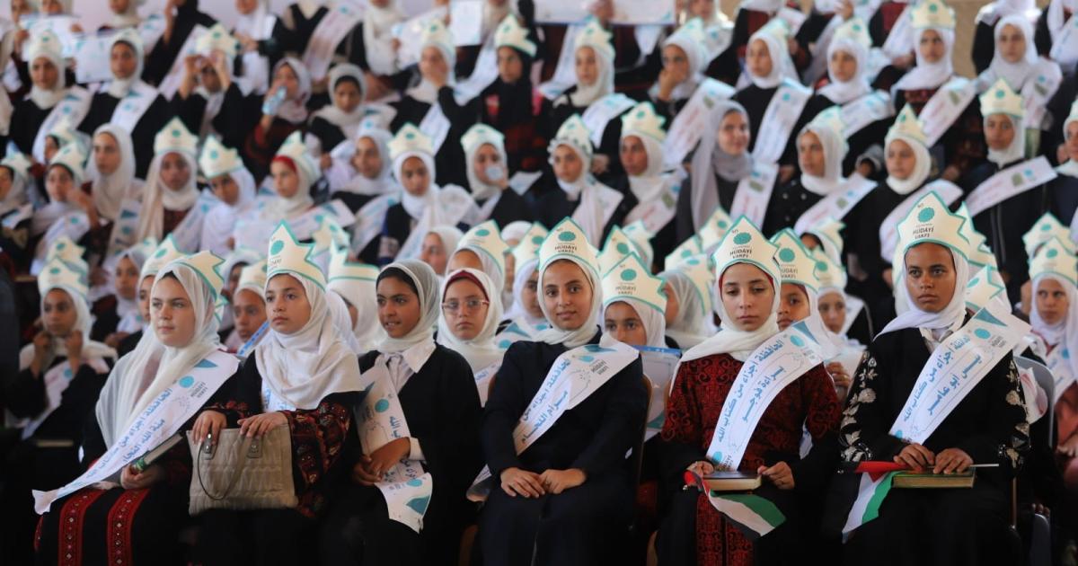 بالصور: تكريم 303 طالبا من حفظة القرآن الكريم في قطاع غزة