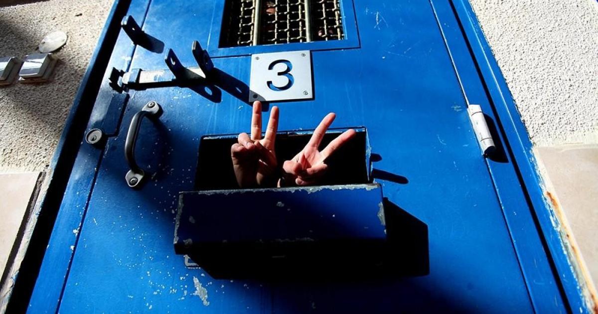 "إعلام الأسرى" ينشر قائمة بأسماء 30 أسيرًا تعقد لهم محكمة "عوفر" جلسات تثبيت إداري الأربعاء
