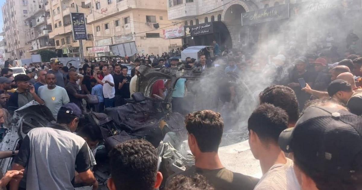 شهيدان بغارة اسرائيلية على مركبة بمدينة غزة