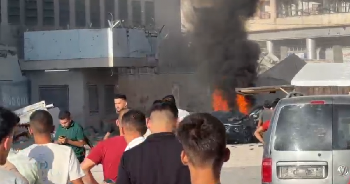 استشهاد مواطن إثر استهداف مركبة بصاروخ وسط مدينة غزة