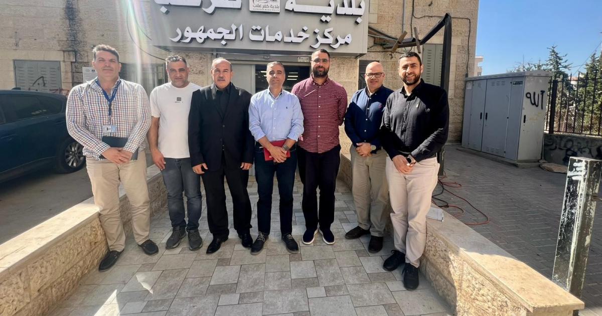 مصلحة مياه محافظة القدس تبحث تحسين التزويد في حزما وكفر عقب وجبع