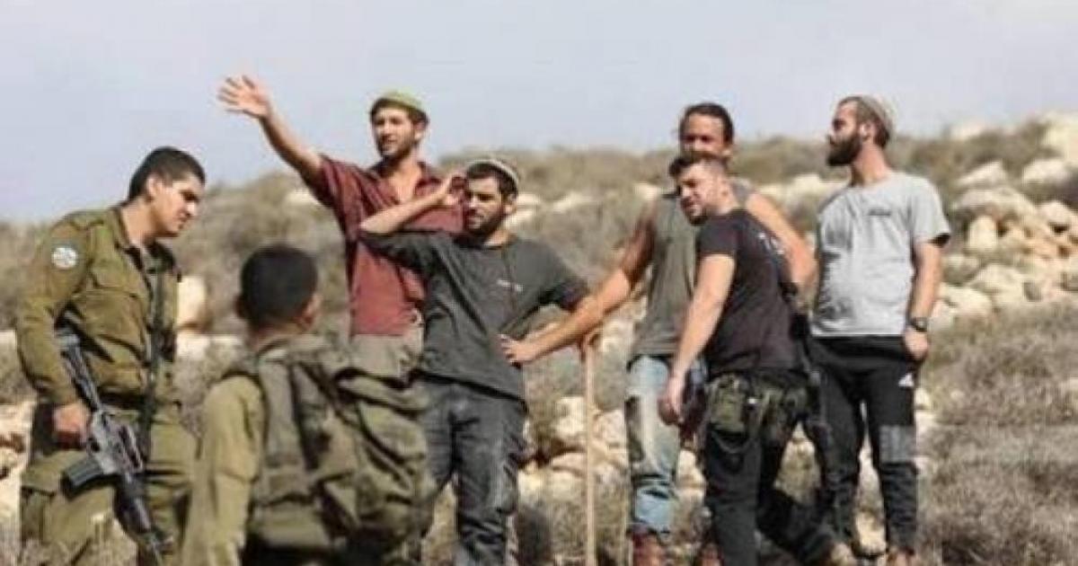 إصابة مسن وزوجته وإقامة بؤرة استيطانية بهجمات للمستوطنين بالضفة والقدس