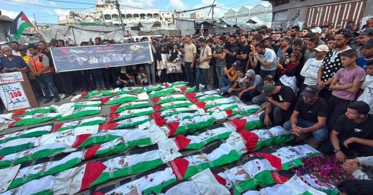 تشييع جثامين 100 شهيد في حي الزيتون بمدينة غزة