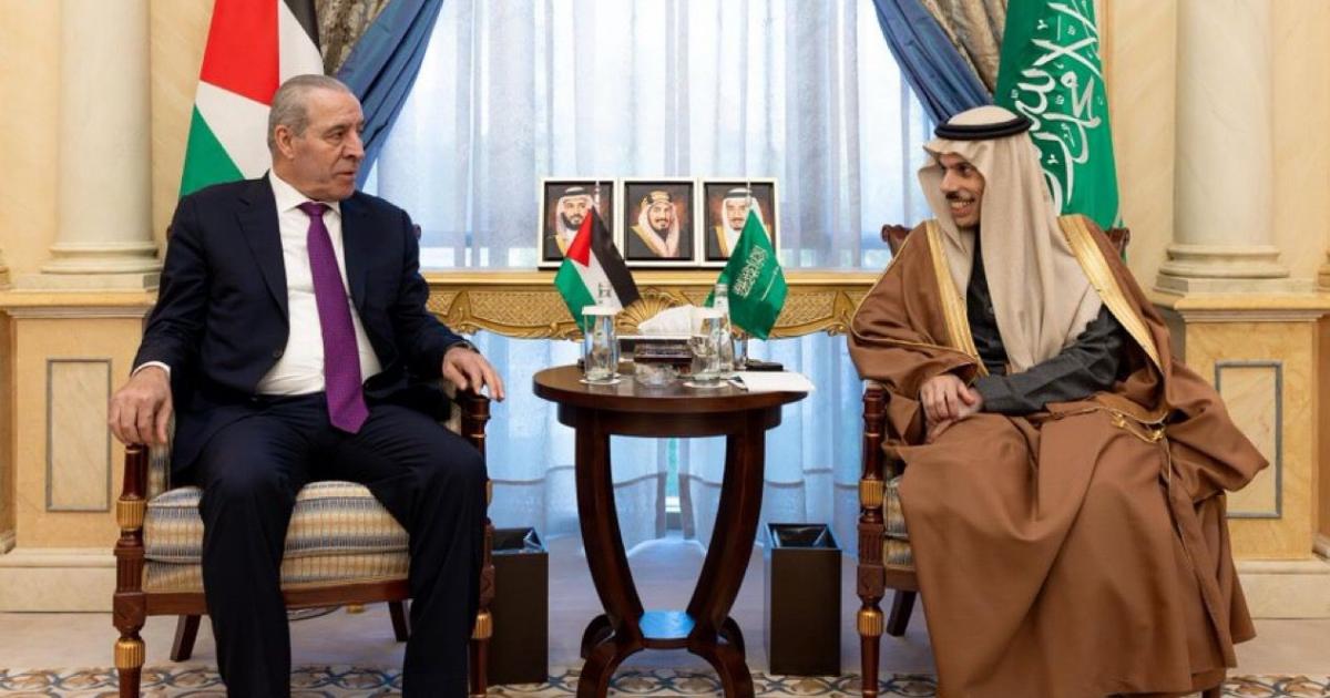 حسين الشيخ يهاتف وزير الخارجية السعودي: ندين أي عدوان يستهدف المملكة ونقف إلى جانبها
