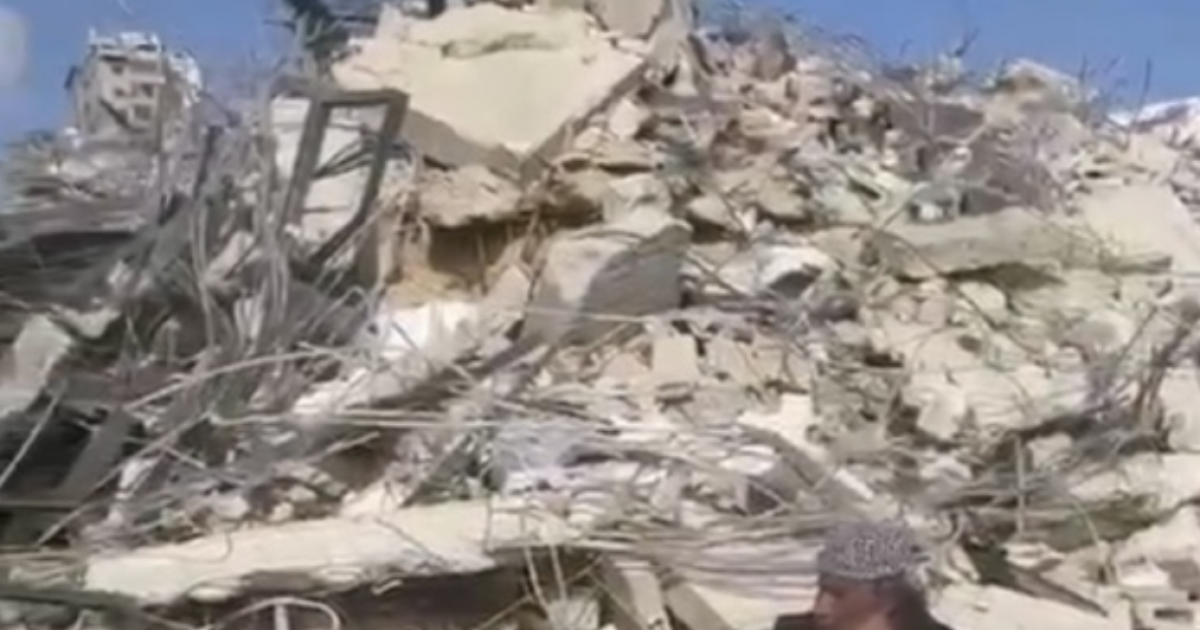 الاحتلال يهدم 7 شقق سكنية في محيط مخيم قلنديا شمال القدس