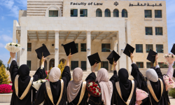 احتفال خريجات كلية الحقوق.png