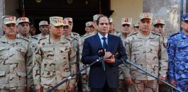 السيسي يمازح وزير الدفاع ويعتذر له
