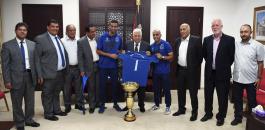 الرئيس يستقبل نادي شباب رفح المتوج بكأس فلسطين لكرة القدم