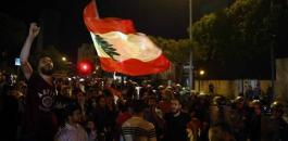 مواطنون لبنانيون يحتجون امام السراي الحكومي ببيروت