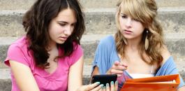 teens-with-smartphones