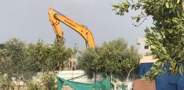 جرافات الاحتلال تهدم منزلاً ومحلاً تجارياً صباح اليوم