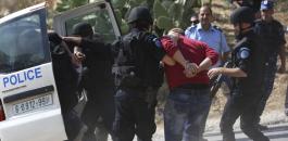 الشرطة الفلسطينية تلقى القبض على شخص طعن والده واثنين من اقربائه 