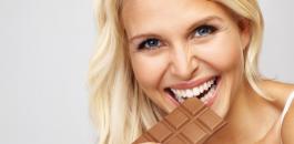 woman-eating-chocolate-bar