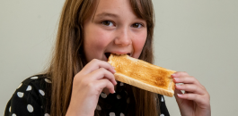 الطفلة البريطانية مارتا ديفيز