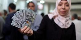 صرف دفعة قطرية لعائلات فقيرة بغزة 