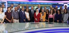 رئيس الوزراء مع كادر تلفزيون فلسطين