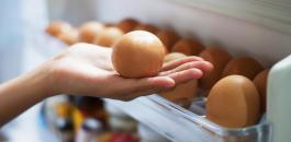 البيض في باب الثلاجة 