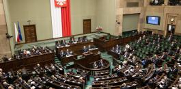 البرلمان البولندي يوافق على قانون يعاقب من يتهمها بالمحرقة وإسرائيل غاضبة