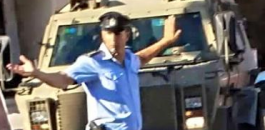 شاهد: شرطي فلسطيني يجبر دورية عسكرية على الالتزام بقوانين السير