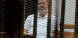 الحكم بالسجن 3 سنوات على محمد مرسي و17 آخرين بتهمة إهانة القضاء