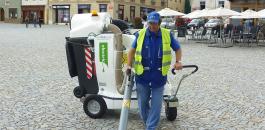 عمال النظافة يزيلون 2 مليون علكة يومياً من شوارع بريطانيا