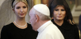 زوجة ترامب وابنته يغطيان رأسيهما امام البابا