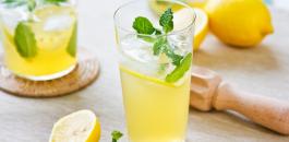 lemon-juice-lemonade-mint-drink-glass-mojito-ice-background