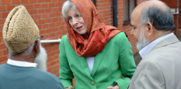 رئيسة وزراء بريطانيا ترتدي الحجاب 