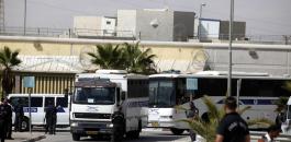 نقل أسرى فلسطينيين من سجن نفحة الى ريمون 