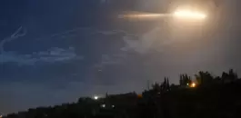 العثور على شظايا صاروخ سوري شمال تل ابيب