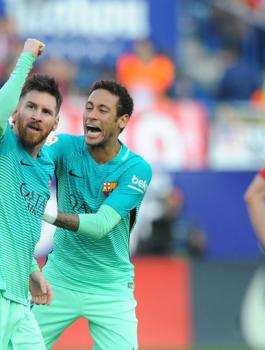Lionel-Messi-of-FC-Barcelona-celebrates-with-Neymar