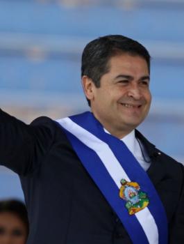 رئيس دولة لاتينية يشارك في إيقاد شعلة قيام دولة الاحتلال