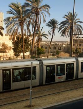 قطار في القدس 