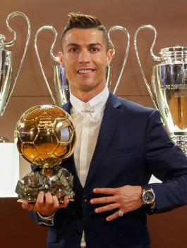 رونالدو افضل لاعب بكرة القدم 