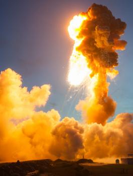 الحوثيون يقصفون اماراة ابو ظبي 