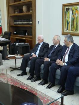 الرئيس اللبناني ميشال عون وعباس 