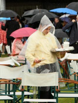 الوظائف الأعلى أجراً في قصر ملكة بريطانيا