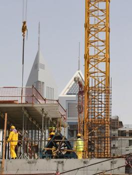 دبي والتوظيف 