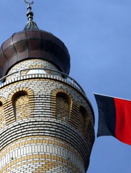 الامارات والمساجد في اوروبا 