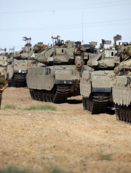 قوات اسرائيلية على حدود غزة 