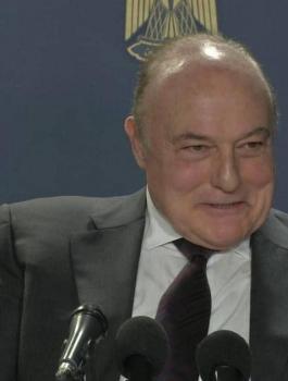 وزير المالية والاقتراض من البنوك 