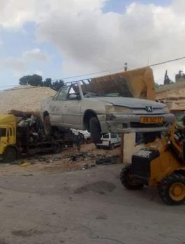 اتلاف مركبات غير قانونية بالضفة الغربية 